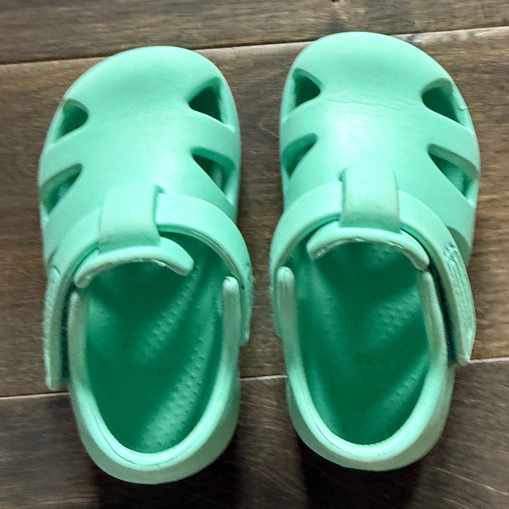 Ten Little splash sandals